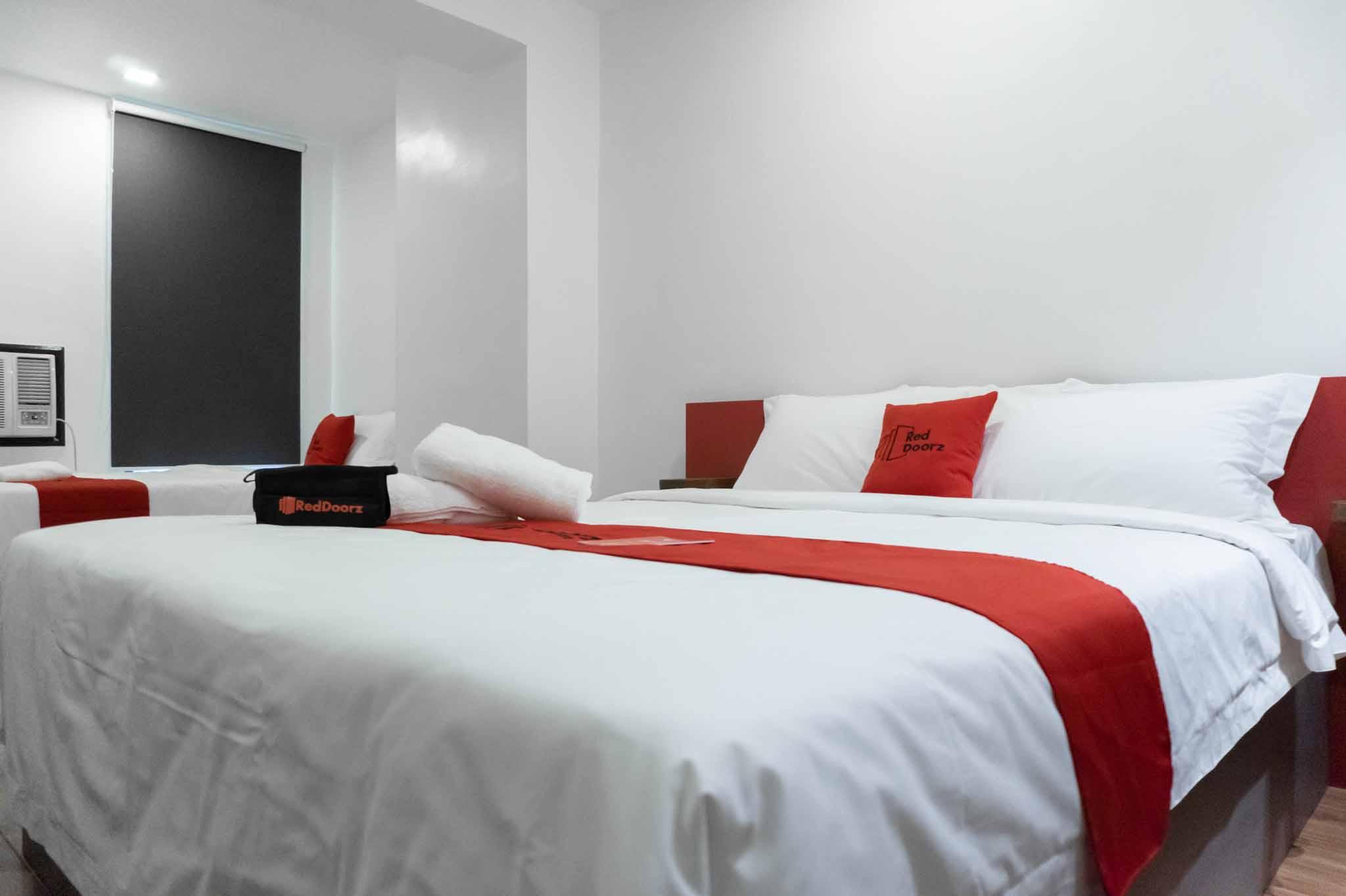 RedDoorz Plus near Bamboo Organ Las Piñas Exterior foto