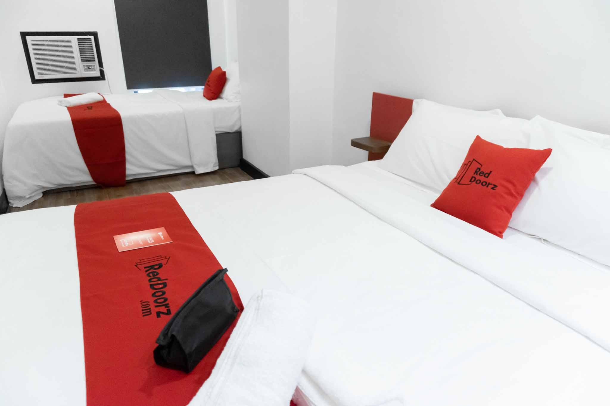 RedDoorz Plus near Bamboo Organ Las Piñas Exterior foto