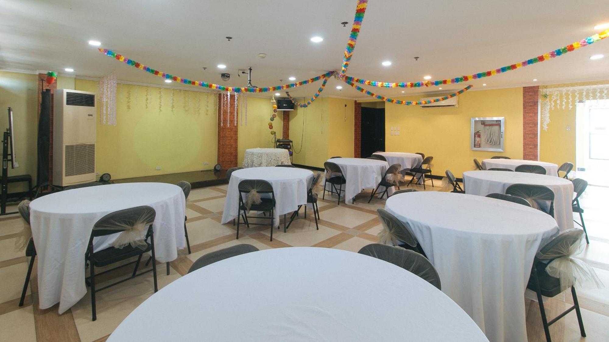 RedDoorz Plus near Bamboo Organ Las Piñas Exterior foto