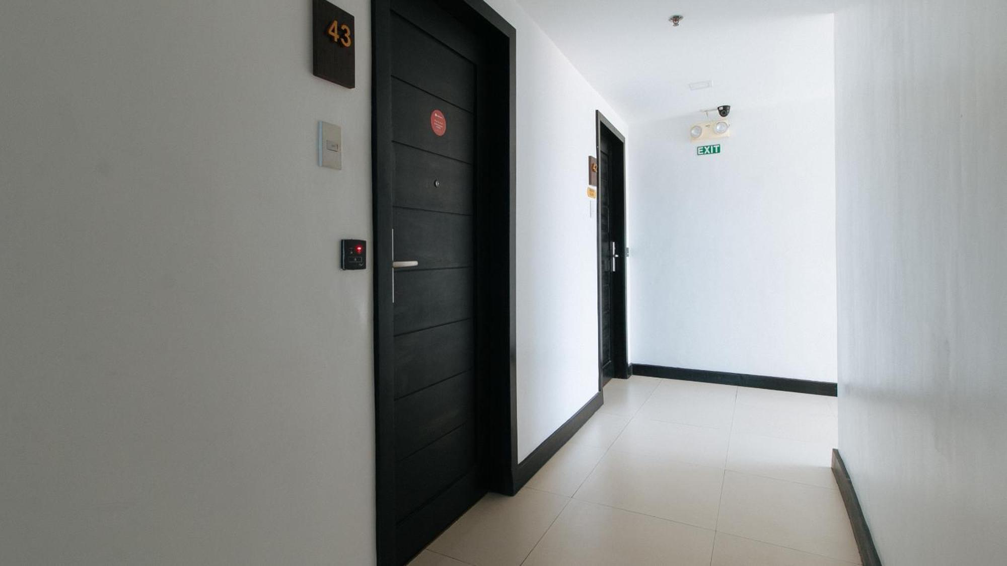 RedDoorz Plus near Bamboo Organ Las Piñas Exterior foto