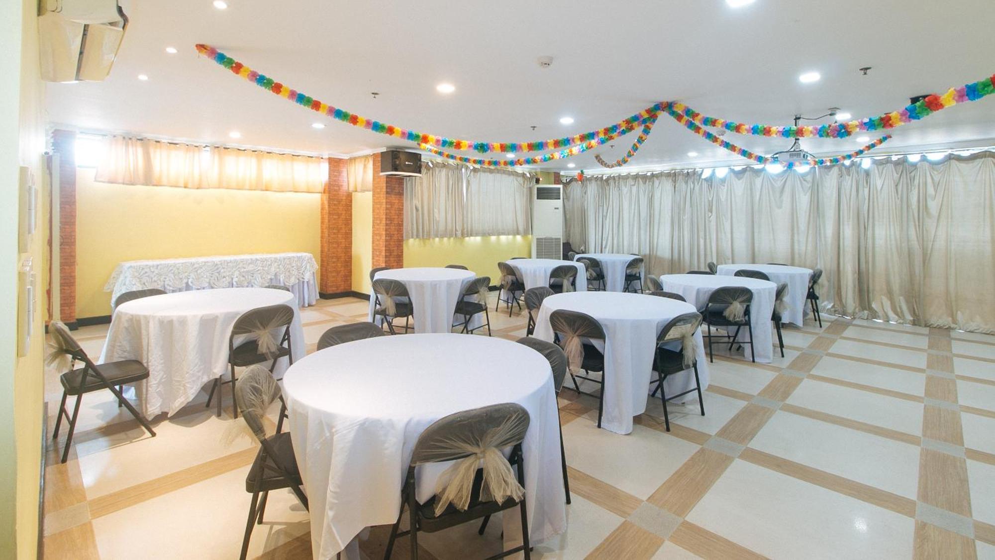 RedDoorz Plus near Bamboo Organ Las Piñas Exterior foto