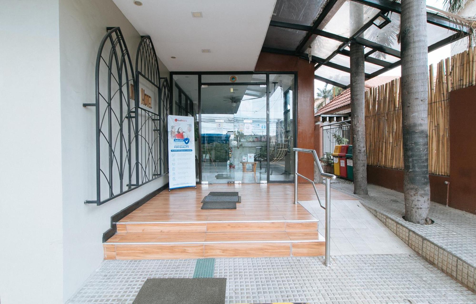 RedDoorz Plus near Bamboo Organ Las Piñas Exterior foto